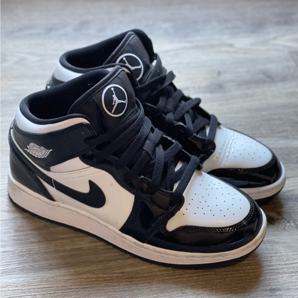 Jordan Mid Black & White